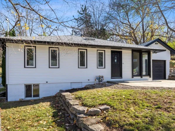 445 Midland Dr, Council Bluffs, IA 51503