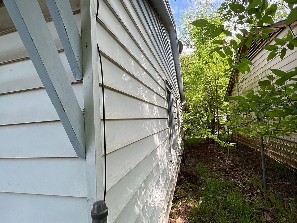 2nd image of 1304 Michael Dr