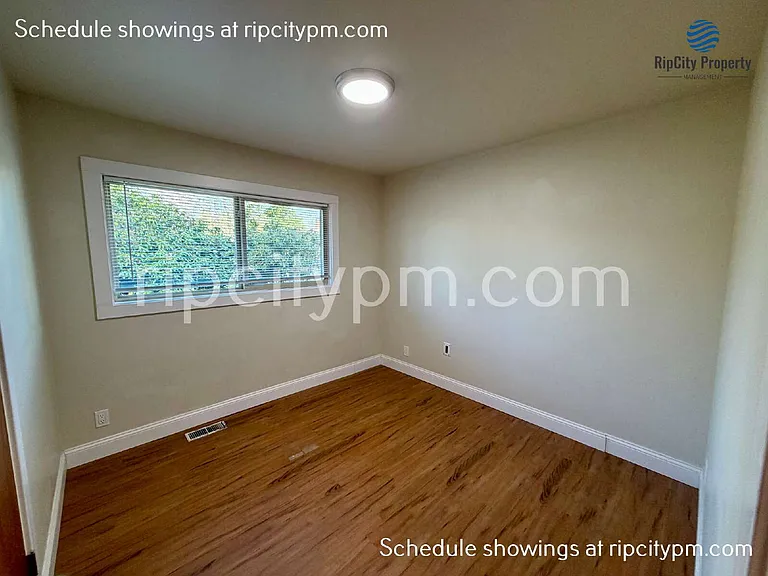 11430 SW 121st Ave — Photo 17