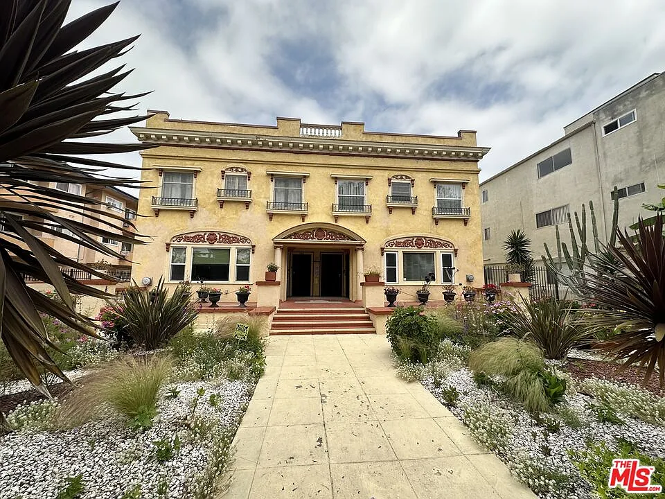 3 bed, 2.0 bath, 1768 sqft, $3,890 — Photo 1