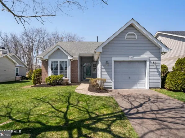 84 Chain Blvd, Bayville, NJ 08721