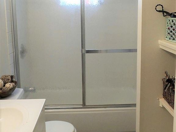 5th image of 1727 S Iseminger St #1