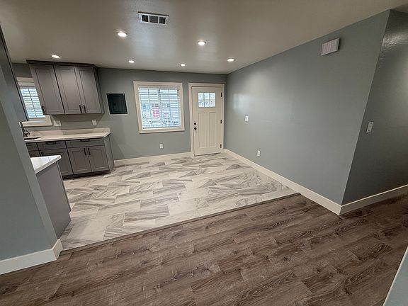 3rd image of 956 Castlewood Dr #3