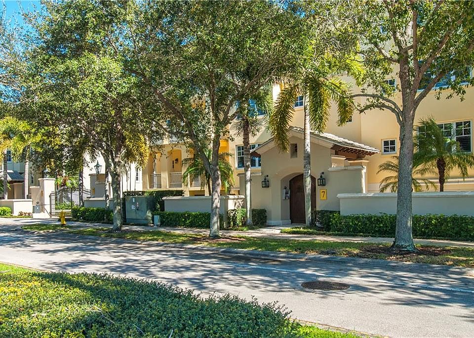 1st image of 7 Royal Palm Pointe #1-E