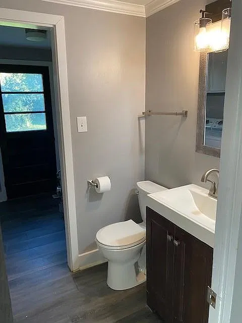1904 Shelley Dr — Photo 3