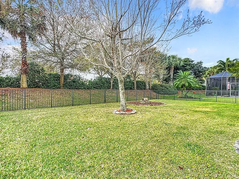 11931 SW Crestwood Cir — Photo 32