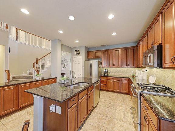 3rd image of 732 Saddlebrook Dr