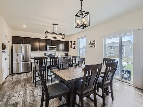 3rd image of 1685 Highfield Dr