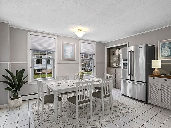4th image of 81 Oxford Ave