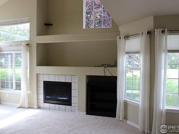 Gas fireplace and nook in living room
