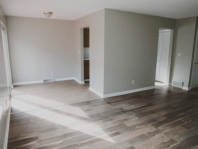 4517 Clark St #UPPER — Photo 4
