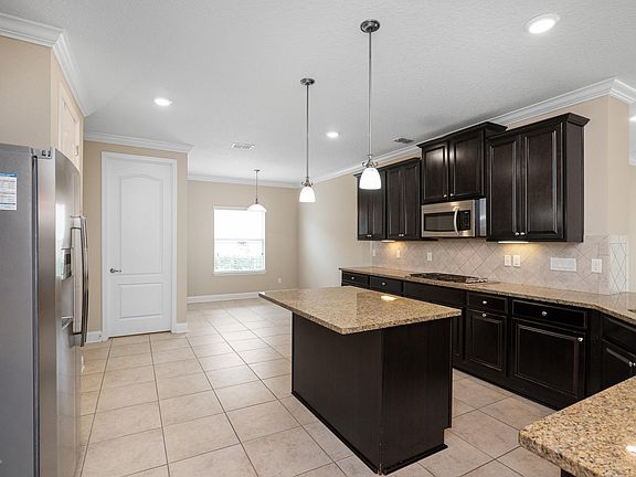 5th image of 41 Willow Park Way