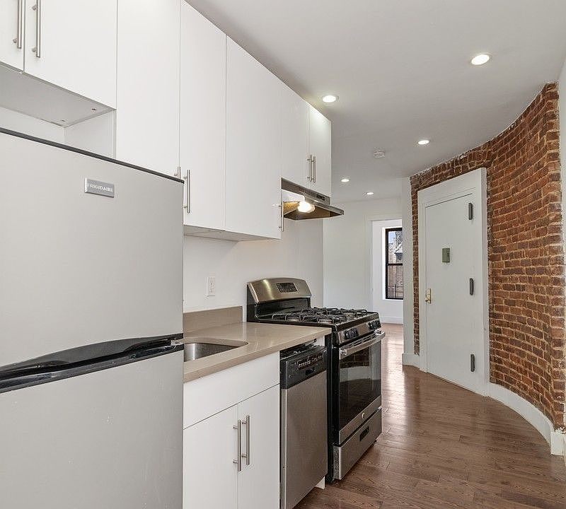 1st image of 4 Saint Nicholas Ter APT 10