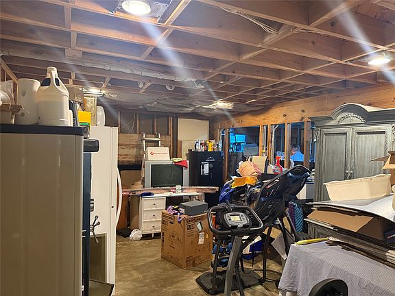 5th image of 2904 Bridal Wreath Ln