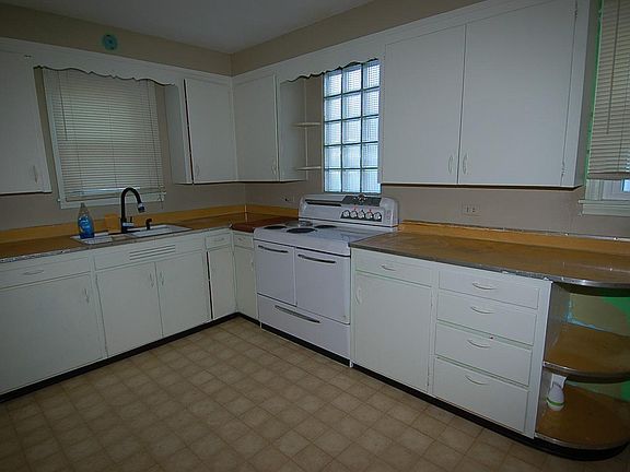 3rd image of 405 Prospect St