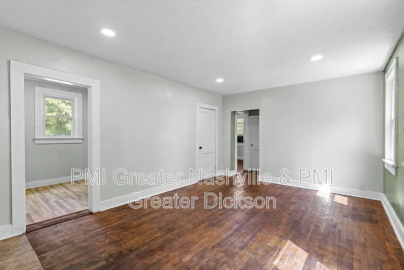 2 bed, 1.0 bath, $1,149 — Photo 4