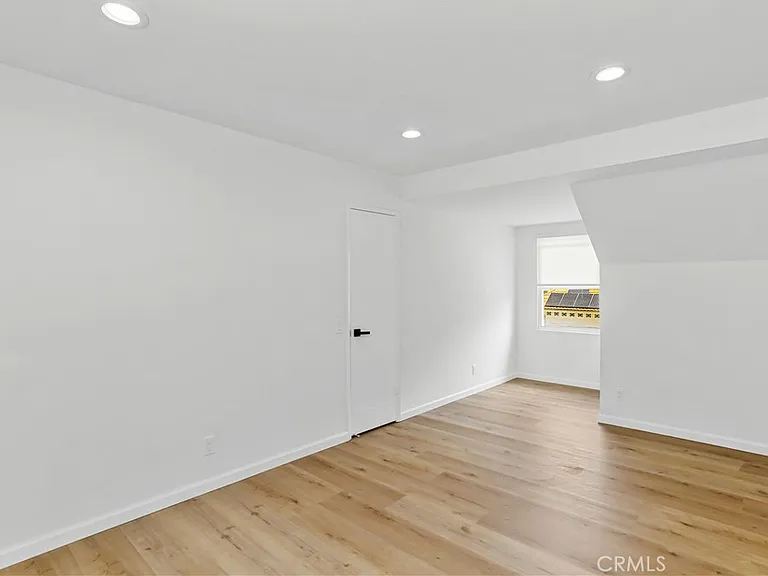 24 Clay — Photo 16