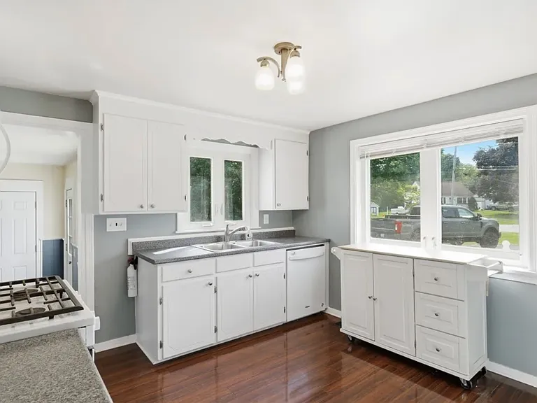27 Pleasant View Dr — Photo 8