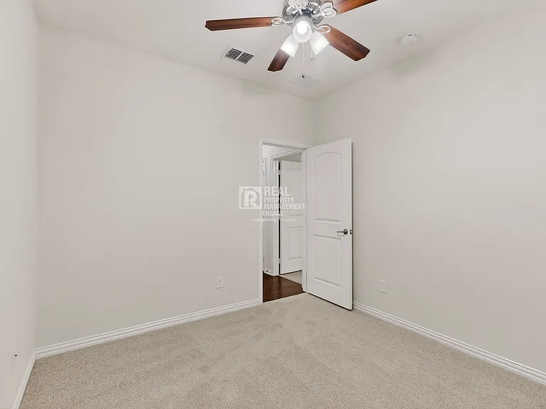 963 Cougar Dr — Photo 34