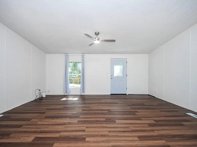 31606 Bryan St — Photo 9