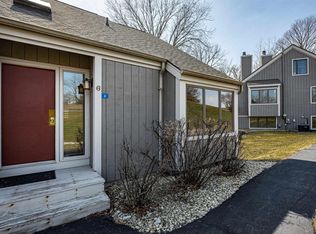 6 Cedar Bluff Ln, Galena, IL 61036
