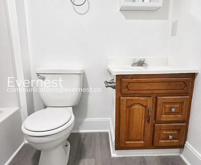 317 W 23rd St — Photo 7