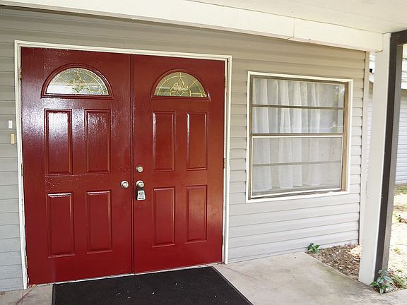 2nd image of 821 N New Hampshire Ave