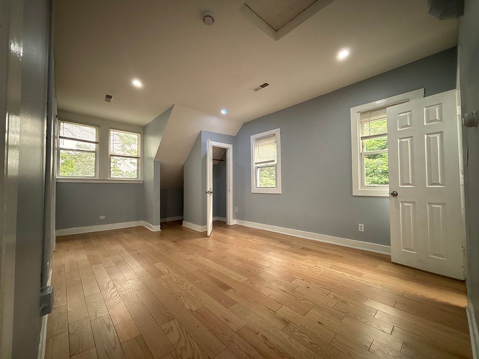 1st image of 142 Rowe St #D4
