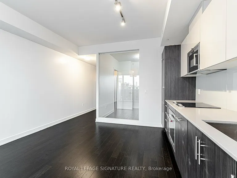 330 Richmond St W #811 — Photo 5