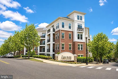 2055 26th St S #5-B06 Photo 1