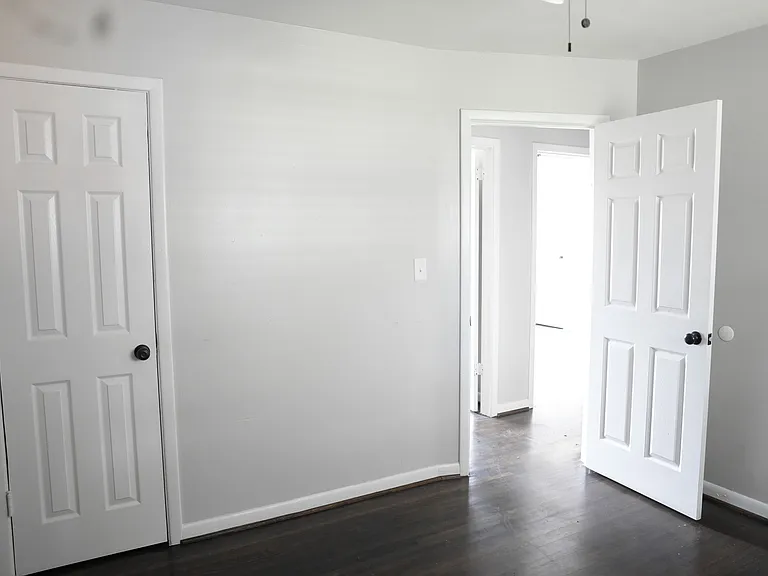 ROOM 3 HAS TWO WAY ENTRANCE