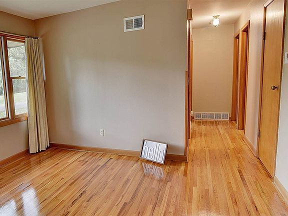 3rd image of 615 W 5th Ave N