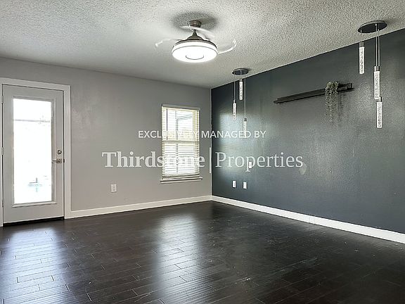 3rd image of 75202 Ravenwood Dr