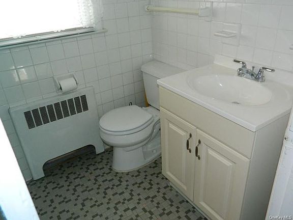 5th image of 5 Kensico Knoll Pl