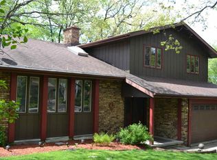 1610 Deerwood Dr, Madison, WI 53716