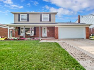 15632 Irene St, Southgate, MI 48195