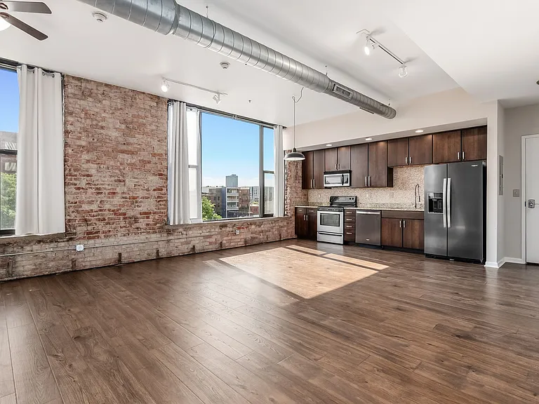 78 E Chestnut St #405 — Photo 6