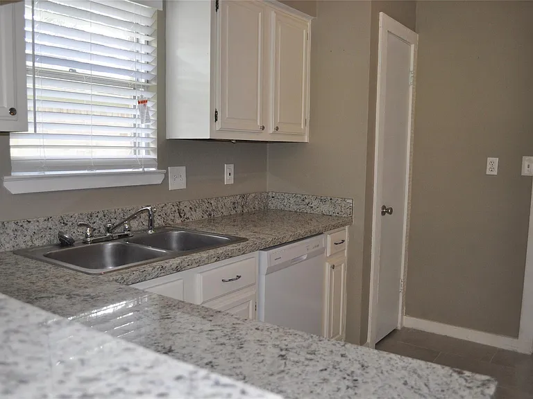 22411 Merrymount Dr — Photo 2