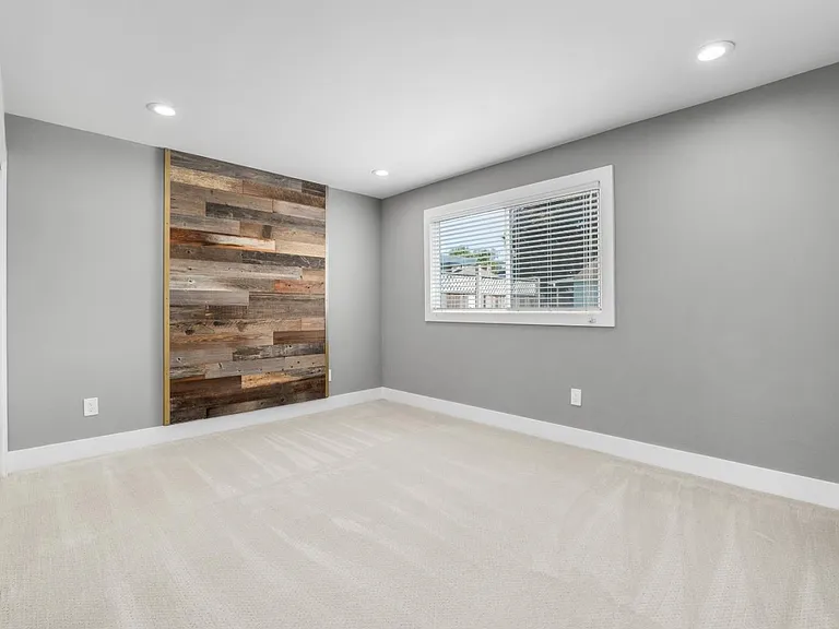 22951 E Cliff Dr — Photo 10