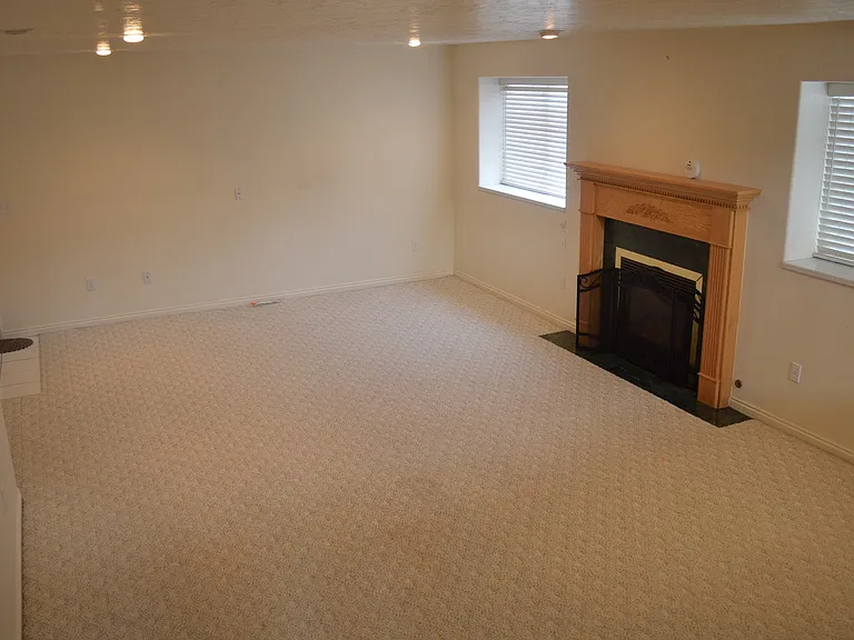 516 W 300 S — Photo 16