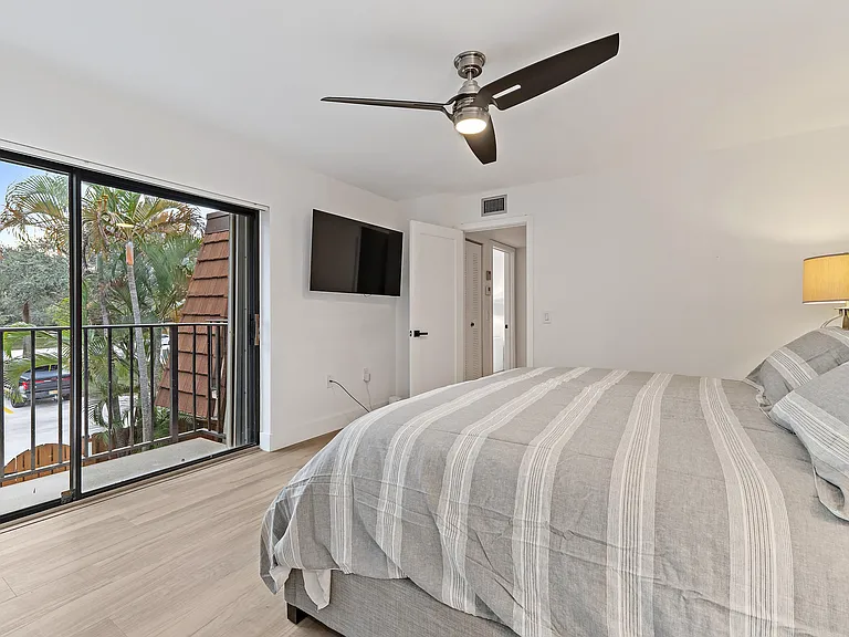 3052 30th Ct — Photo 27