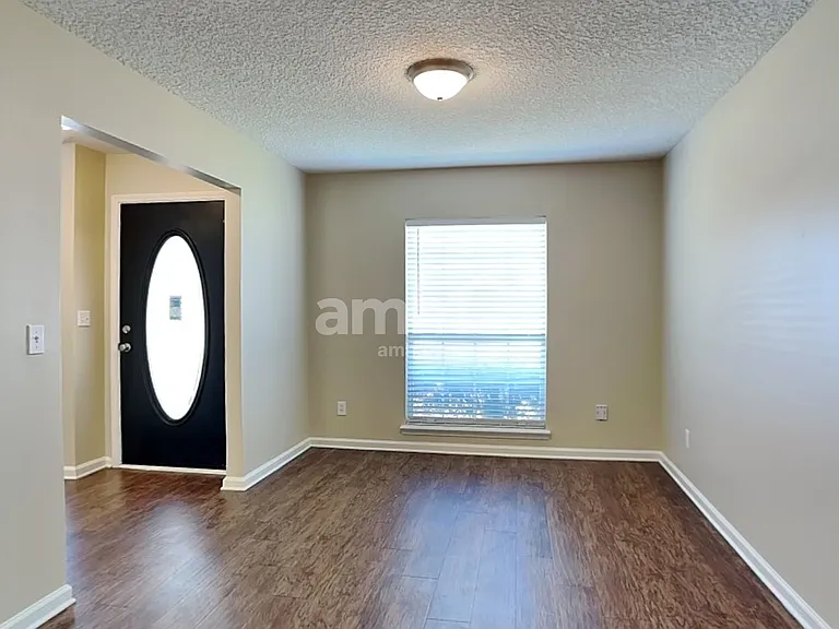 1379 Samantha Cir E — Photo 5