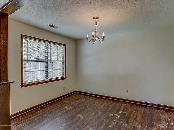 5th image of 837 Birchfield Pl