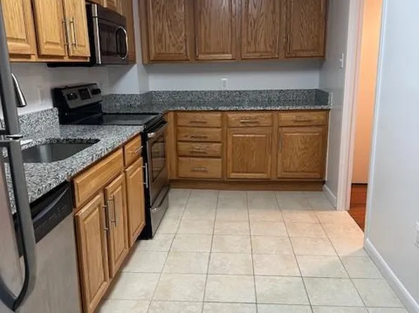 200 N Pickett St APT 411, Alexandria, VA 22304