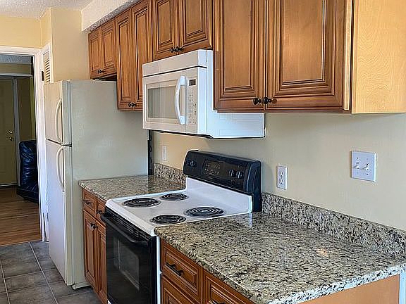 3rd image of 6566 Deering St