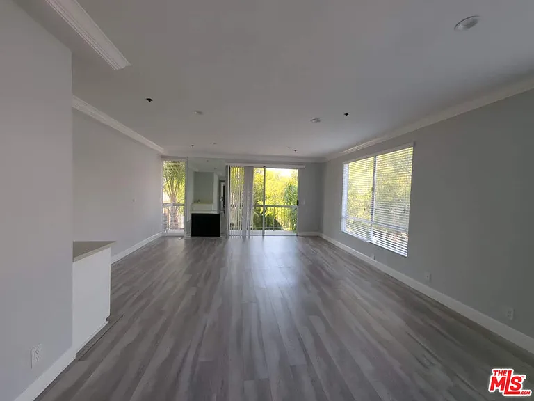 1844 Thayer Ave #102 — Photo 3