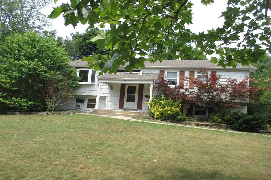 1st image of 9 Manor Ln
