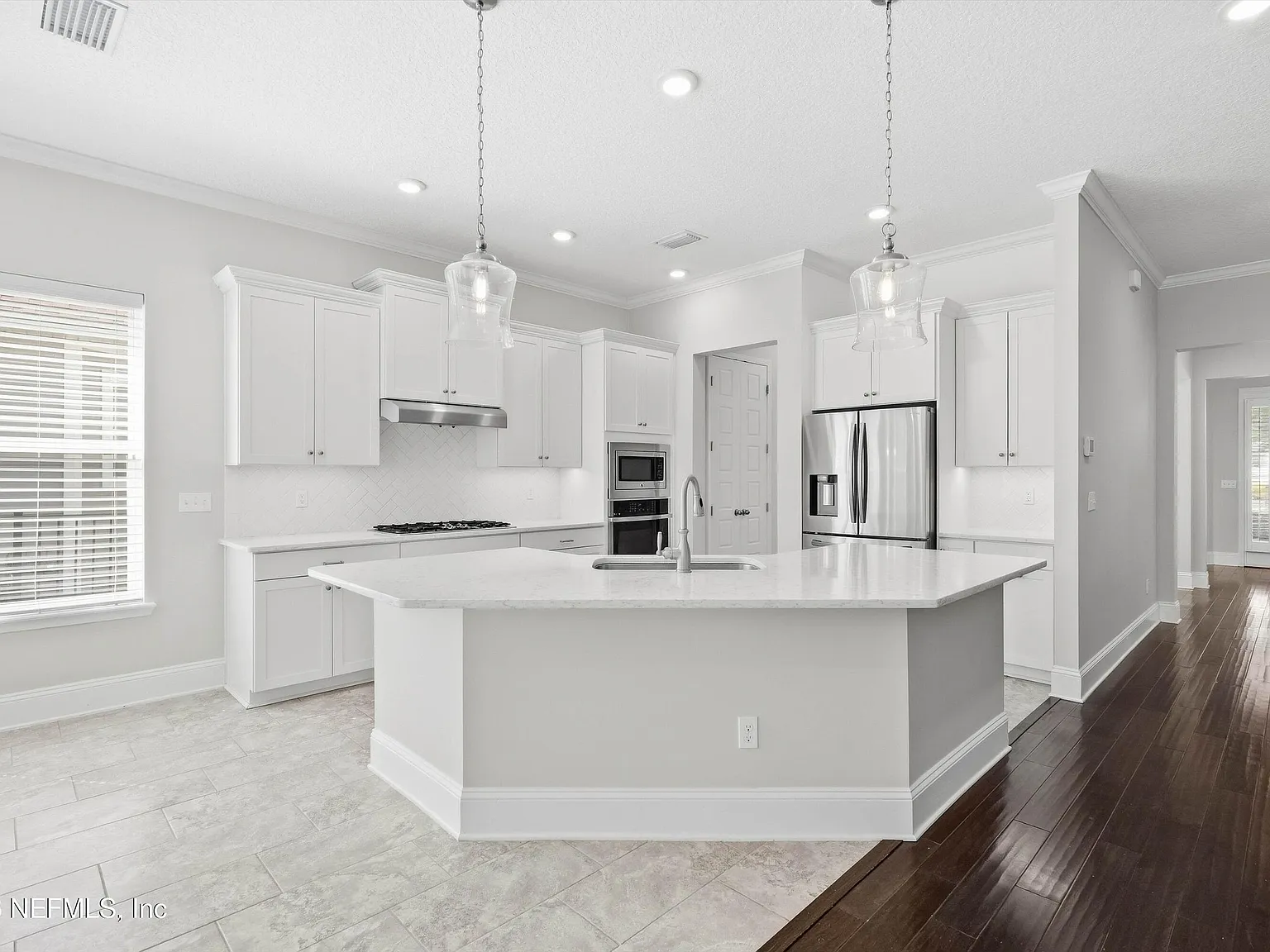 4 bed, 3.5 bath, 3050 sqft, $5,500 — Photo 2