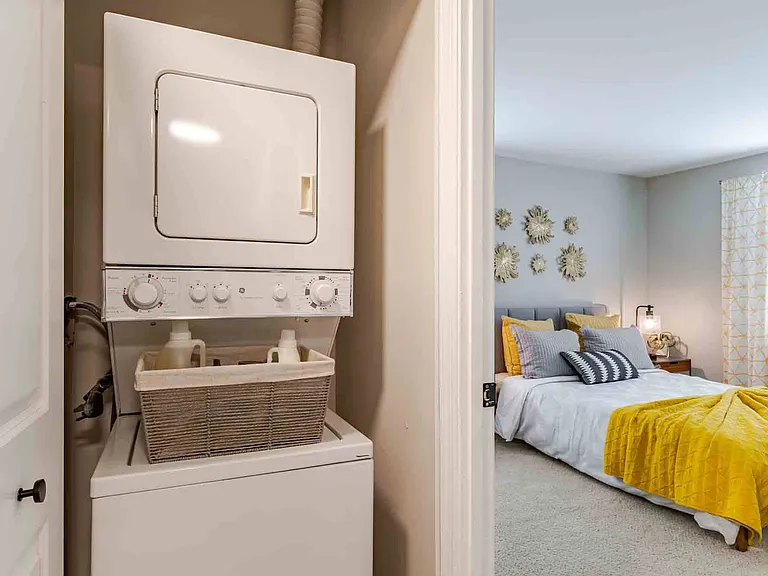Woodside Apartments — Photo 8