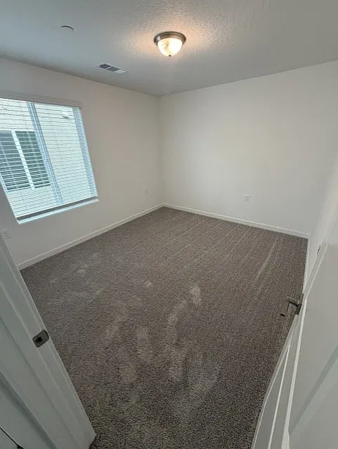 4 bed, 2074 sqft, $3,000 — Photo 3